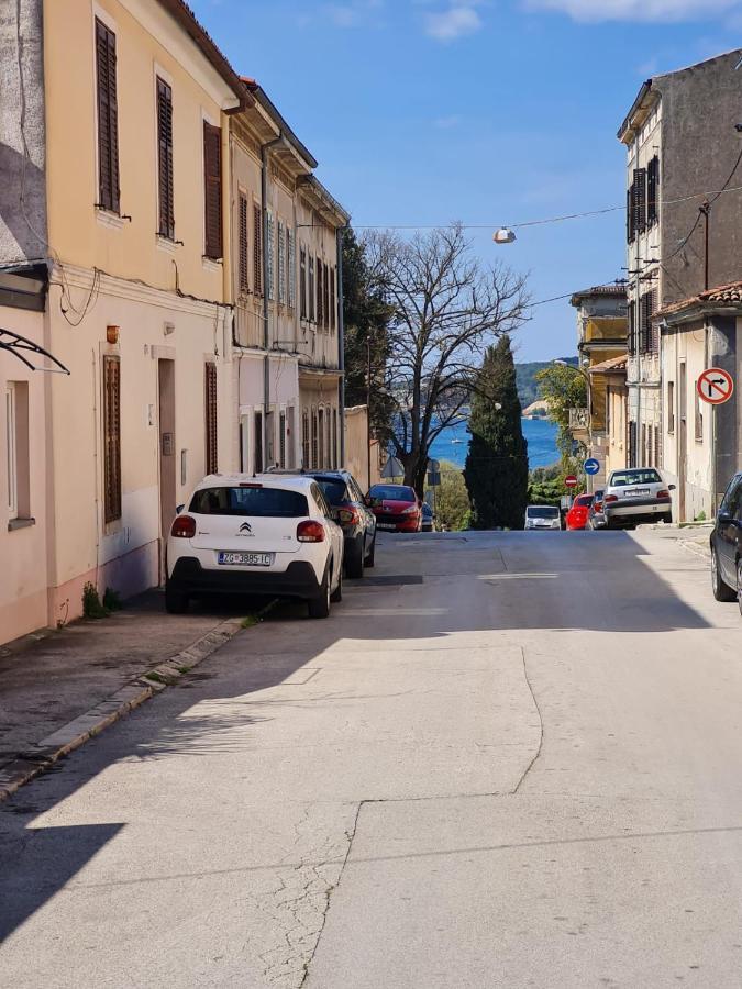 Atraktivan Stan U Blizini Pulske Arene !! Pula Buitenkant foto